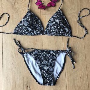 OP Ocean Pacific CUTE Black and White Bikini Peace Signs